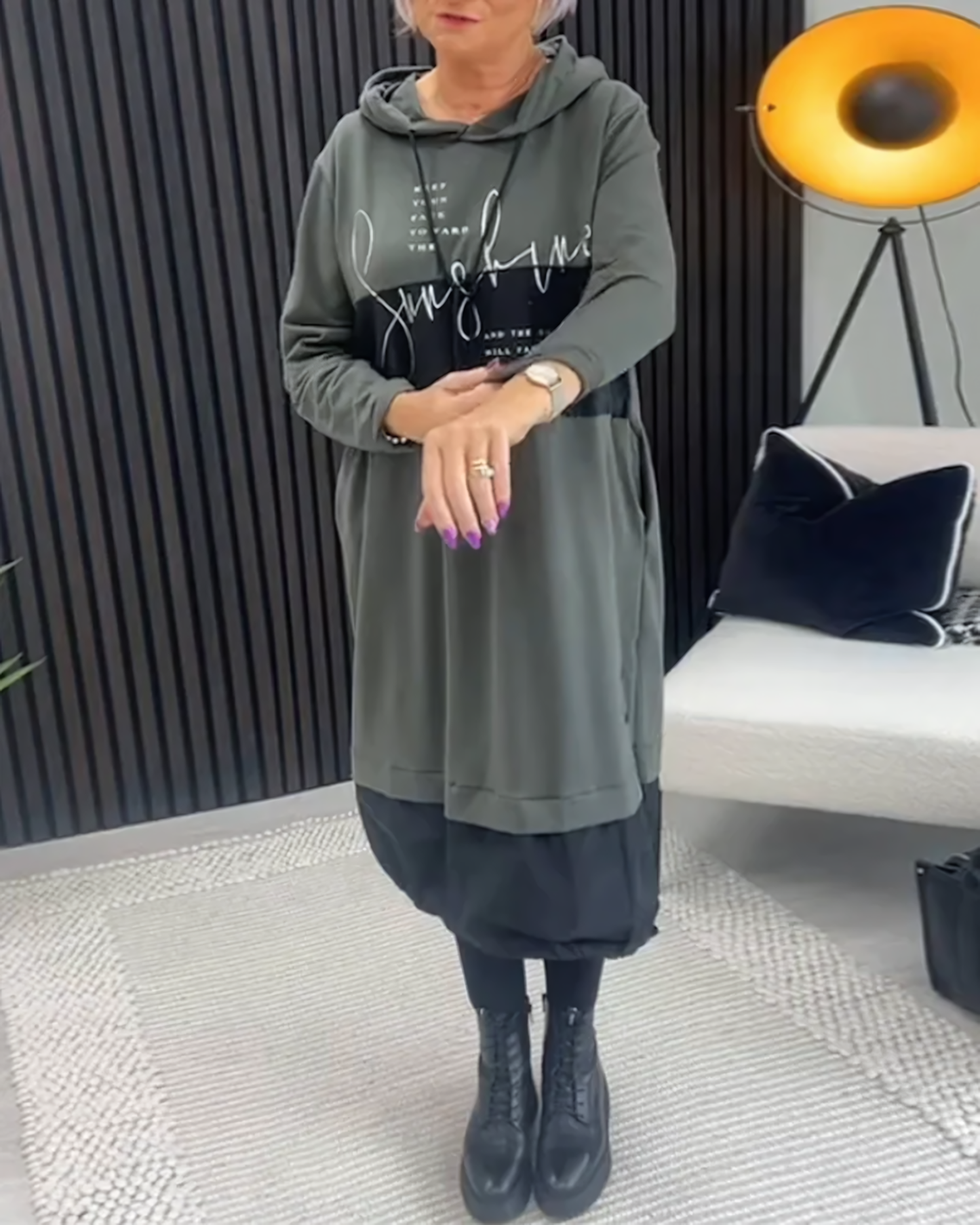 Jauki ir elegantiška suknelė su gobtuvu