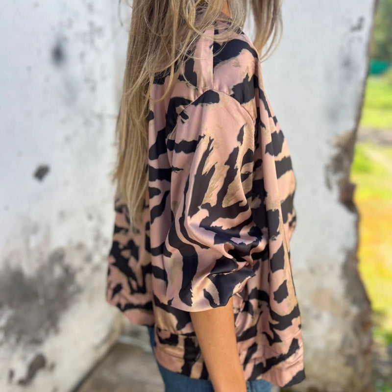 Elegantiškas leopardo rašto megztukas