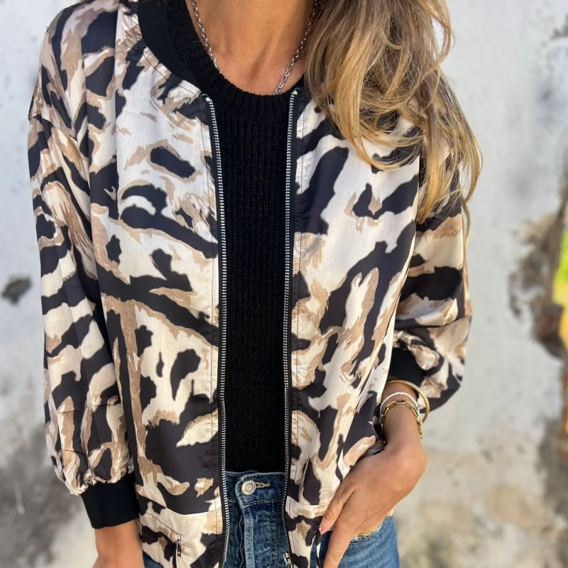 Elegantiškas leopardo rašto megztukas