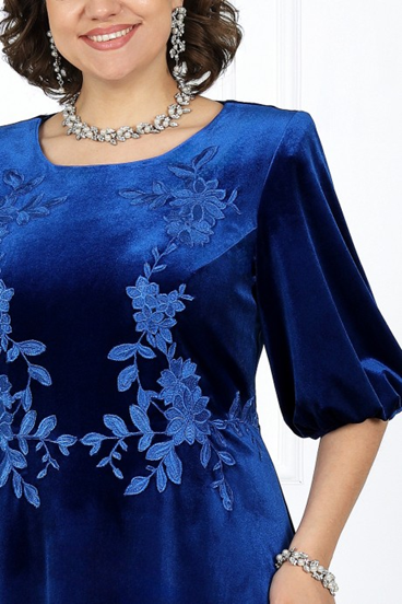 Elegantiška aksominė suknelė