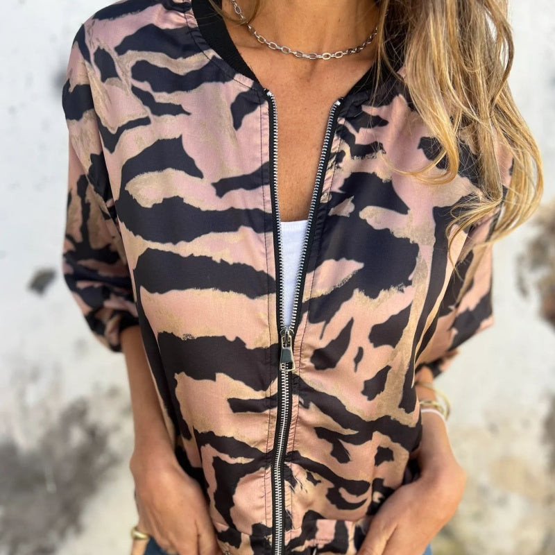 Elegantiškas leopardo rašto megztukas