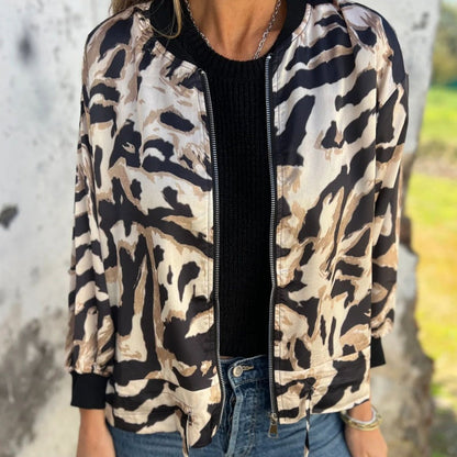 Elegantiškas leopardo rašto megztukas