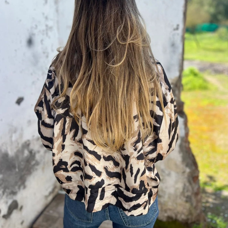 Elegantiškas leopardo rašto megztukas