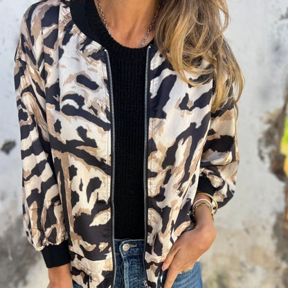 Elegantiškas leopardo rašto megztukas